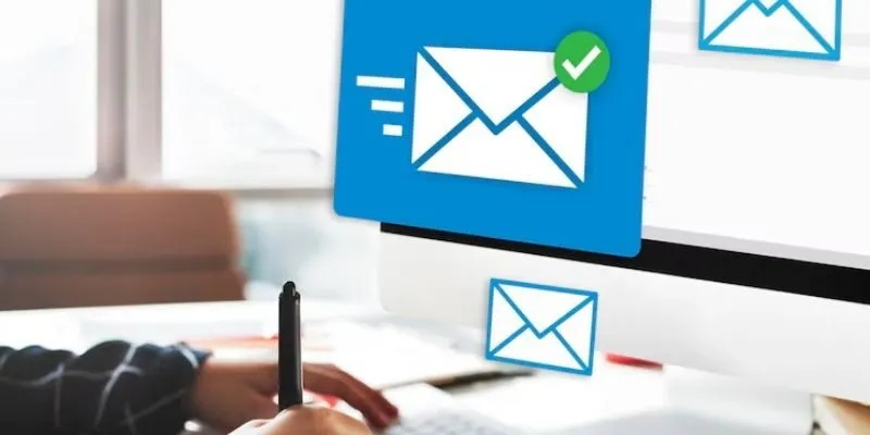 Liên lạc bằng hình thức email